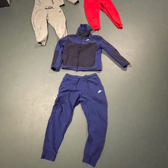 Large Nike Techs Used - Picture 2 of 5